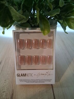 NWT Glamnetic X Glamzilla Classic Nude Thrilla In Manila